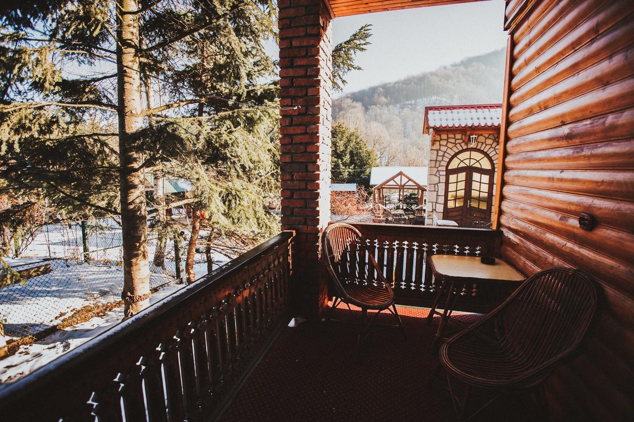 U Yaroslava Hotel Jaremtsche Exterior foto